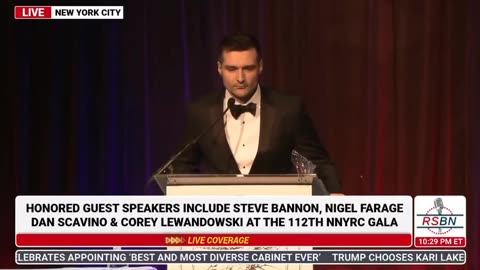 🚨🇺🇸 Alex Brueswutz collapses whilst speaking on stage