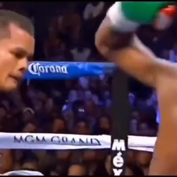 Boxer who 'knocked out Floyd Mayweather's tooth' still wears it around his neck to this day