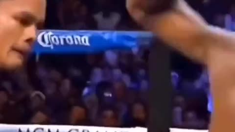 Boxer who 'knocked out Floyd Mayweather's tooth' still wears it around his neck to this day