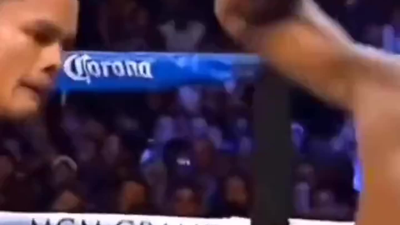 Boxer who 'knocked out Floyd Mayweather's tooth' still wears it around his neck to this day