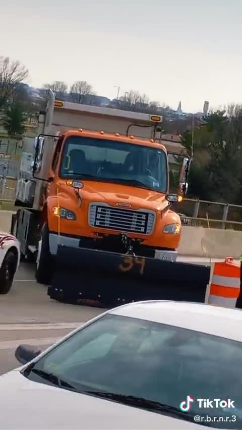 Police escorting Convoy out of DC against their will