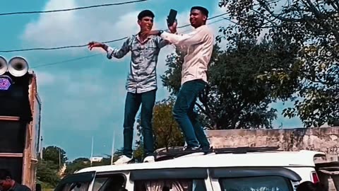 dance on top of the car// car ke uper dance