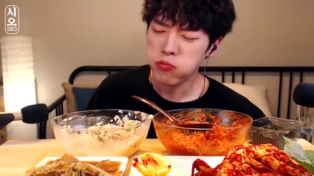 Korean Mukbang/ Cute Guy eating Chili Food