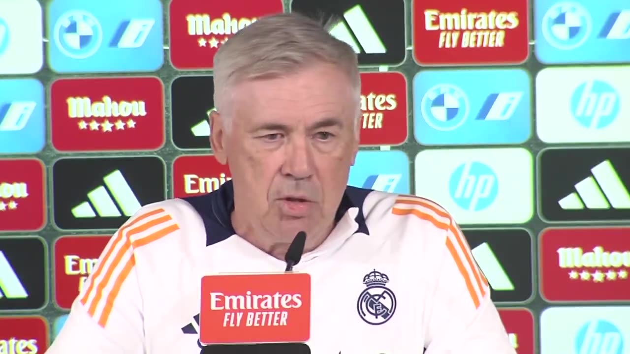 Ancelotti se queda en blanco en medio de la rueda de prensa