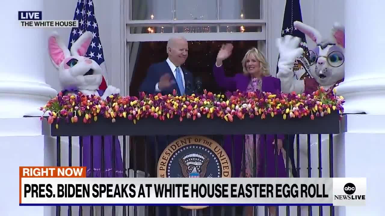 Jill Biden to Joe: "Wave... Wave!!"