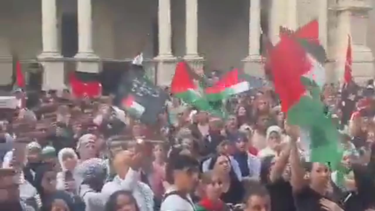 This is Milano, Italy thousands of people are out to support Palestine.