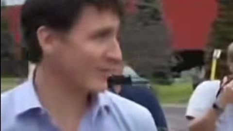 Makes me puke this loser......🇨🇦🤮🤮💩