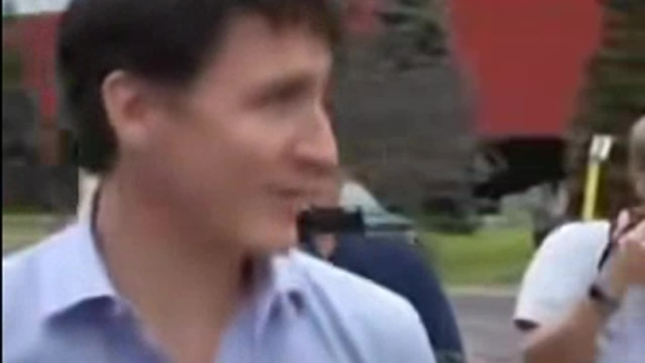 Makes me puke this loser......🇨🇦🤮🤮💩