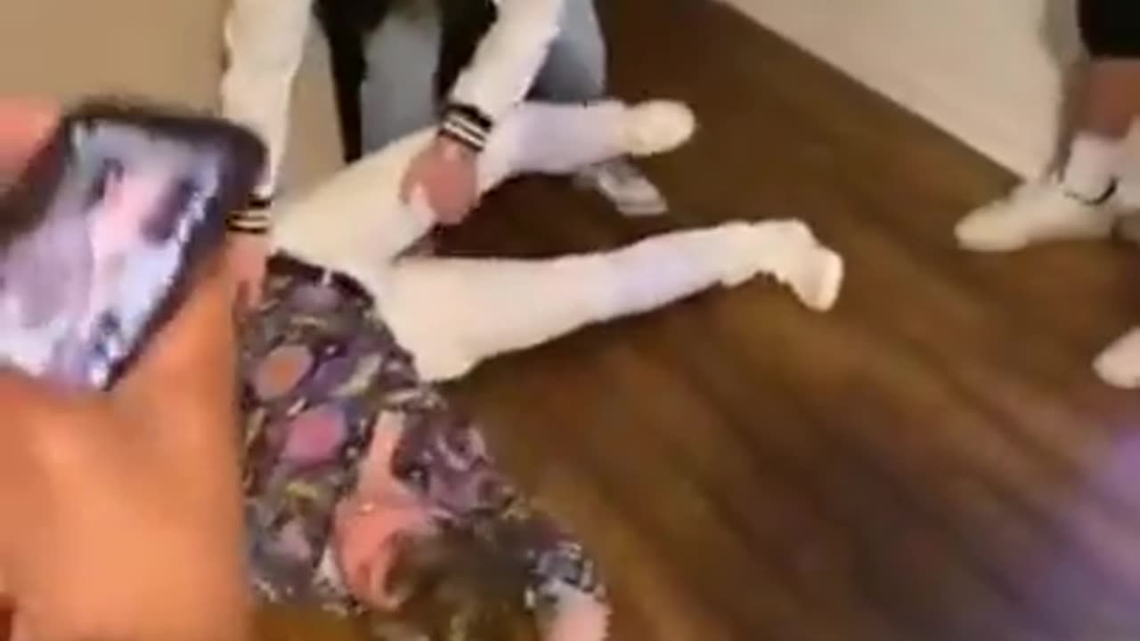 Poorly Dressed Kid DDTs Himself