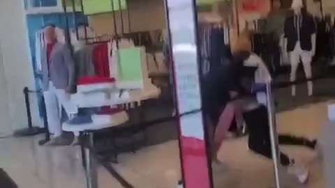 Fed up citizens tackle a shoplifter and take back what he stole.