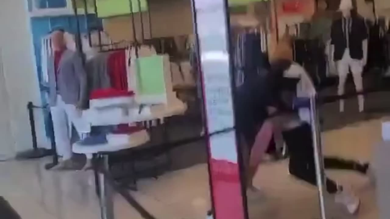 Fed up citizens tackle a shoplifter and take back what he stole.