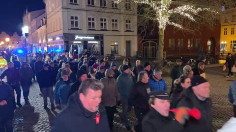 Greifswald: Der Demonstrationszug startet 21-02-2022