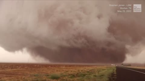 HUGE TORNADO 🌪️