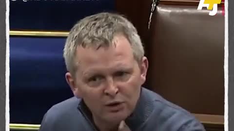 Richard Boyd Barrett député n’a pas hésité à dénoncer son gouvernement NOM élite