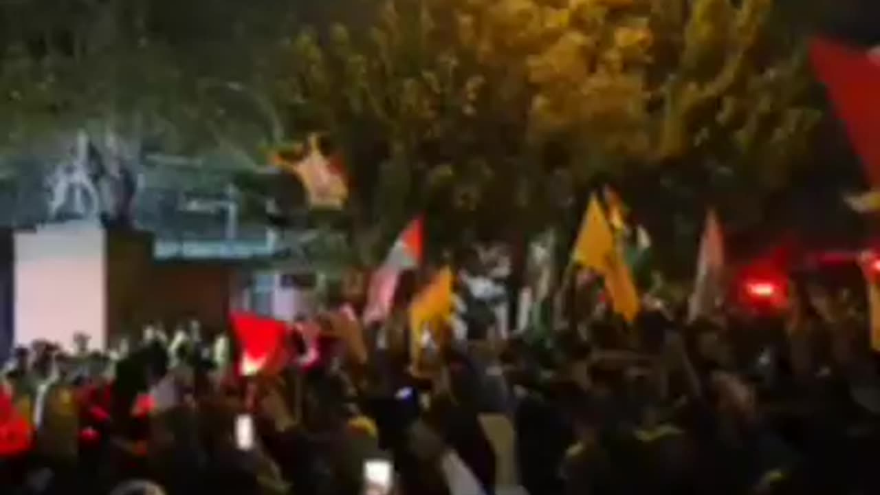 ►Tehran: Iranian protesters denounce Hospital massacre by Israel at British embassy