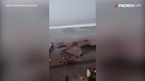 Pogledajte kako je izgledao udar tsunamija koji je ubio više od 380 ljudi