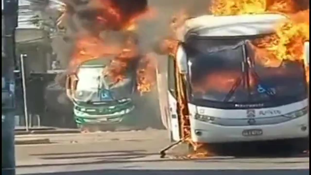 Cláudio Castro anuncia 12 prisões por "ações terroristas" após incêndios a ônibus no Rio