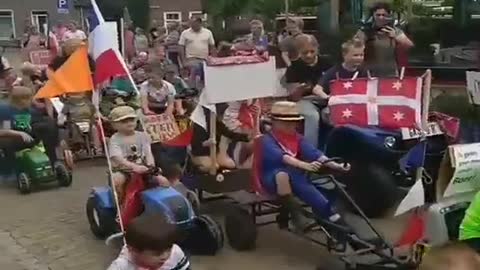 Dutch children showing their support for the farmers protests!!