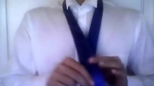 How to Tie a Tie- Step by step