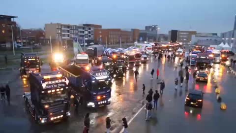 Truckers Light Up Light A Christmas Tree For Freedom