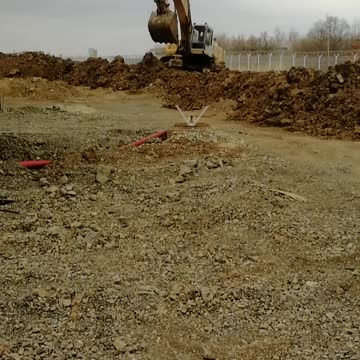 Work a large excavator Hitachi.