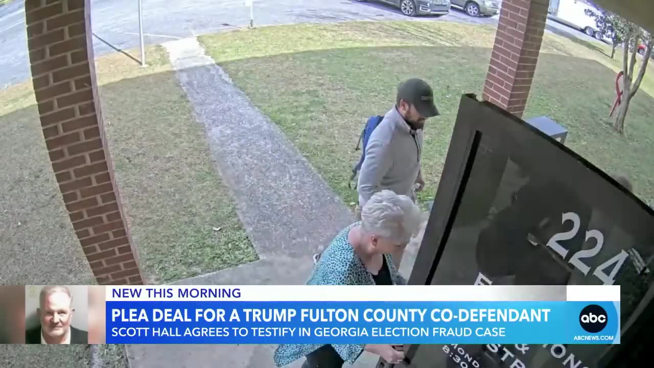 Plea deal for a Trump Fulton County co-defendant | GMA