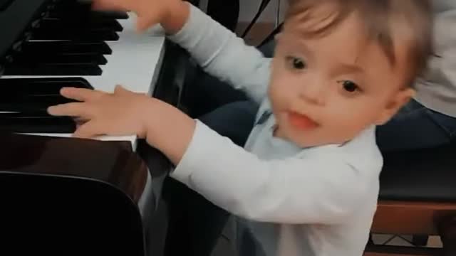 Baby's enjoying to learn piano🎹💓 #baby #babylearnings