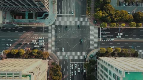 AMAZING!! Drone footage captures the car traffic in a City intersection