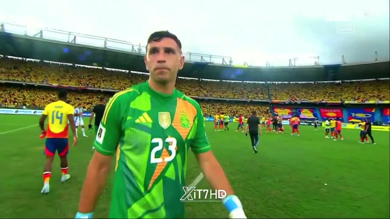 Emiliano Martinez with the photographer