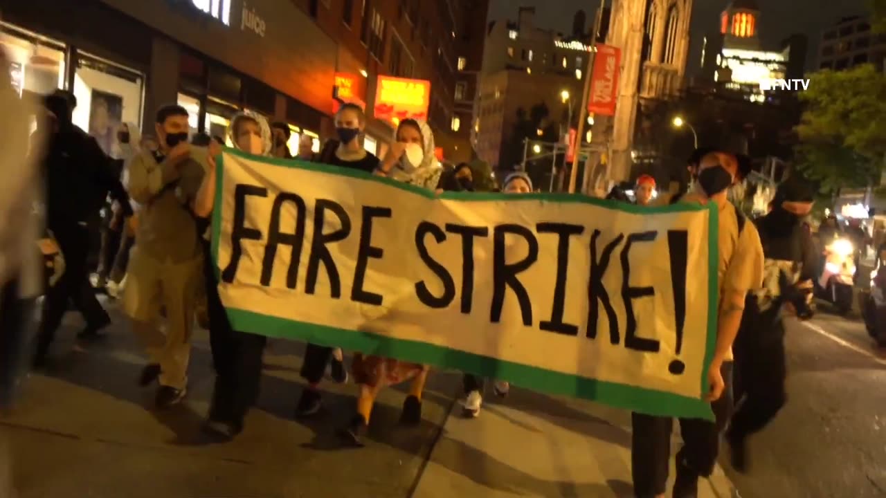 Mass Arrests inside USQ Subway as Protesters Jump Turnstile in Protest of Police Shooting