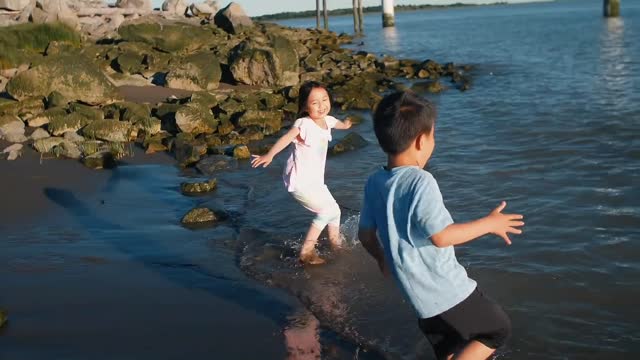CHILDREN BETTING RACE