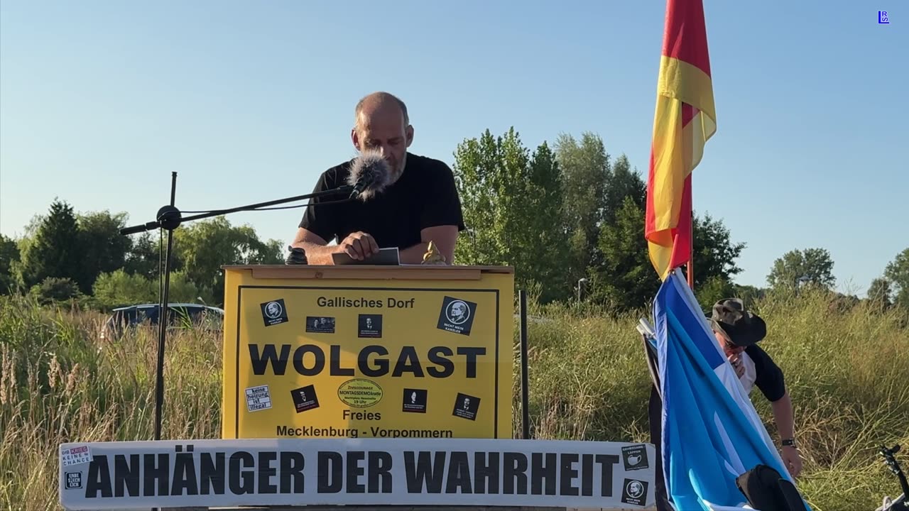 Wolgast - Eröffnung der Kundgebung durch Stefan 30-07-2024