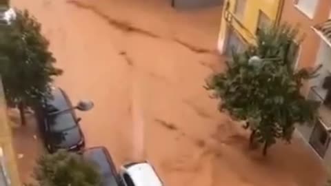 VALENCIA SPAIN IS EXPERIENCING DESTRUCTIVE FLOODS !