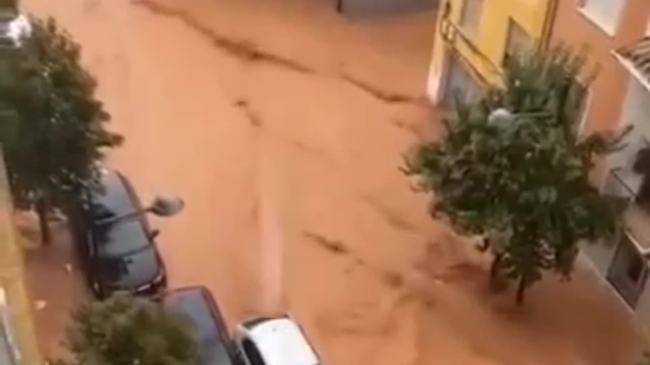 VALENCIA SPAIN IS EXPERIENCING DESTRUCTIVE FLOODS !