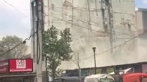 Mexico City building almost collapses 2017