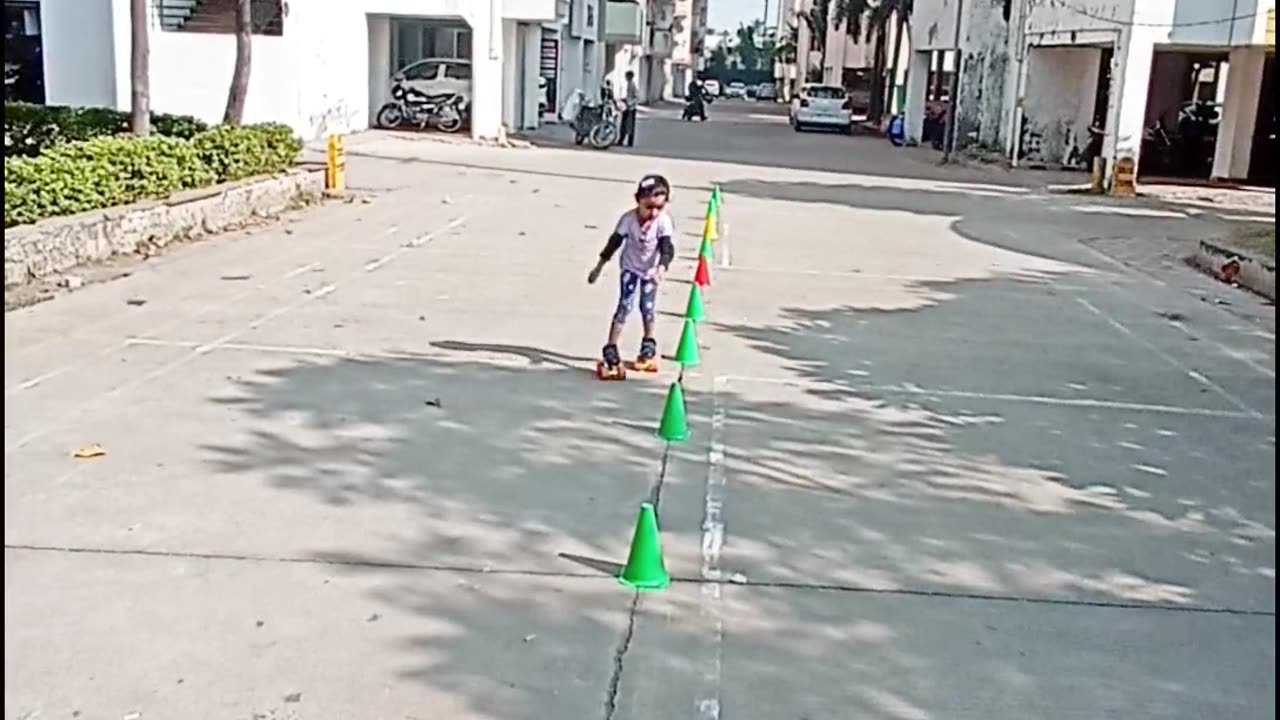 Skating with cones | Skating | Skating girl | #rumble #rumble studio #skating #Harshalidhankhola
