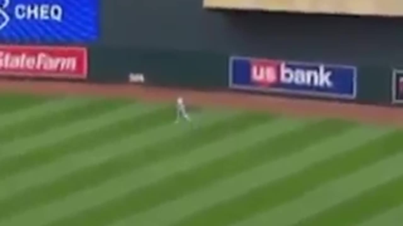 Proof you don't need your arms to hit a homerun. Just cock bat back and spin.