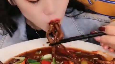 see how the Chinese eat