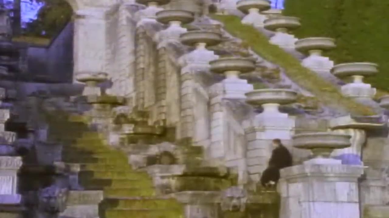 Sinéad O'Connor - Nothing Compares 2 U (Official Music Video) [HD]