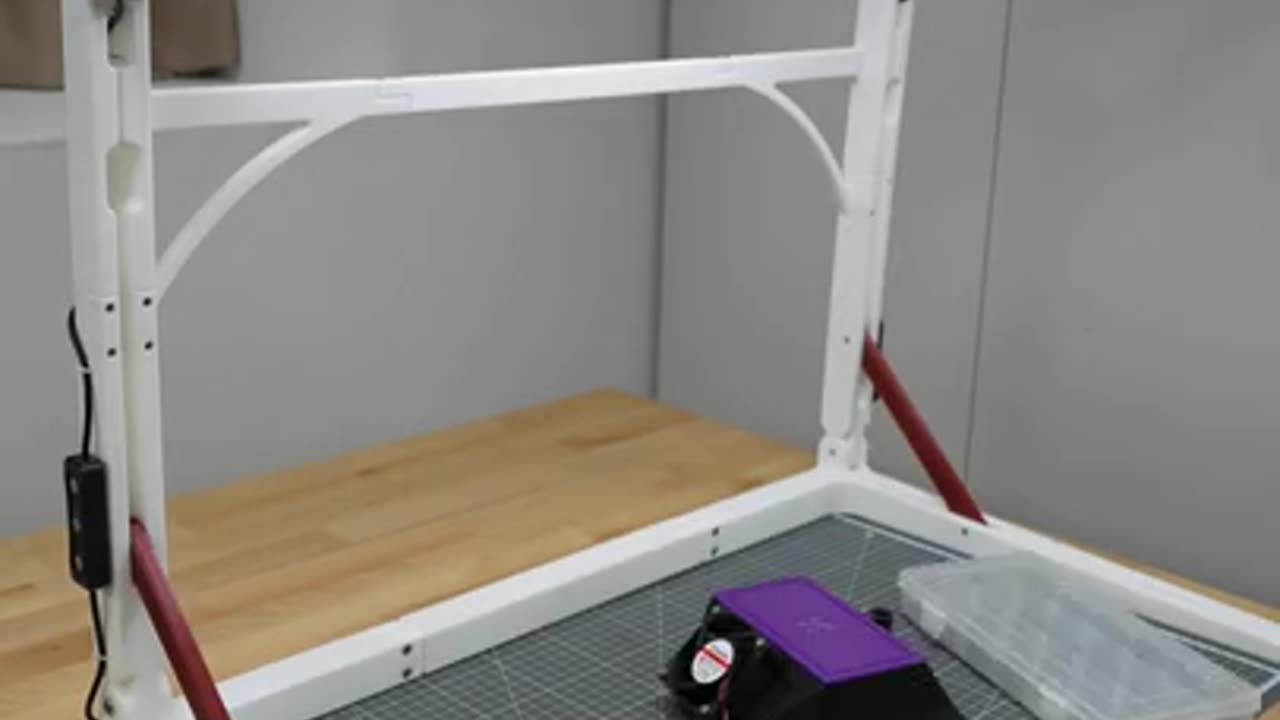 A Foldable 3D Printed Mini Studio