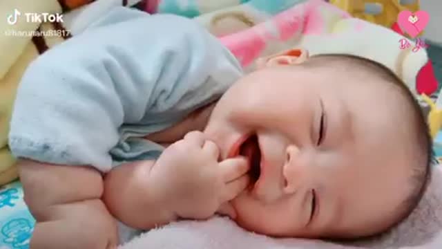 The smile dispels all fatigue in life