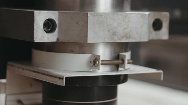 Watch the precision of the CNC movement