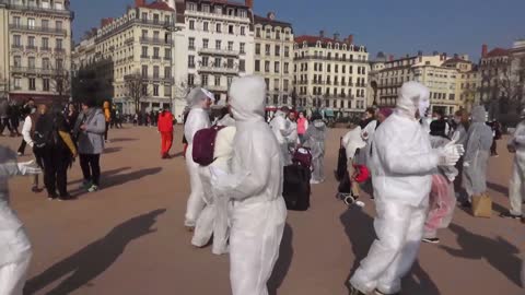 Les Masque Blancs Lyon premiere Flashmob le 6 mars