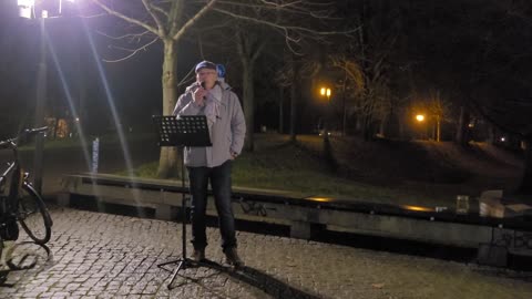 Greifswald - Handtuch Heiko spricht klare Worte zu den Teilnehmern 16-12-2024