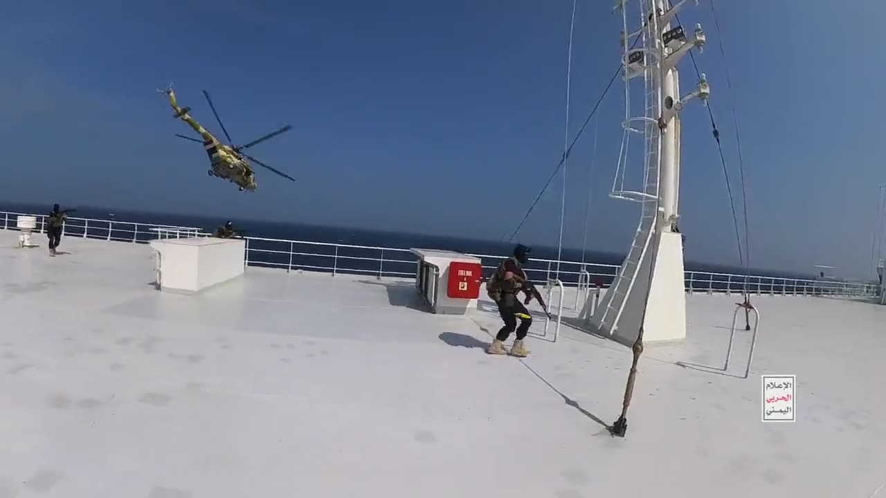 INSANE footage of soldiers overtaking a Israeli ship in the Red Sea