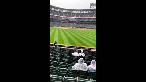 Chicago Gov Pritzker and Mayor Lori Lightfoot just got booed at the White Sox’s game