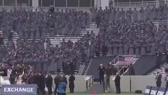 🚨 BREAKING 🚨 The whole stadium at Army Navy game erupted when President TRUMP took the field