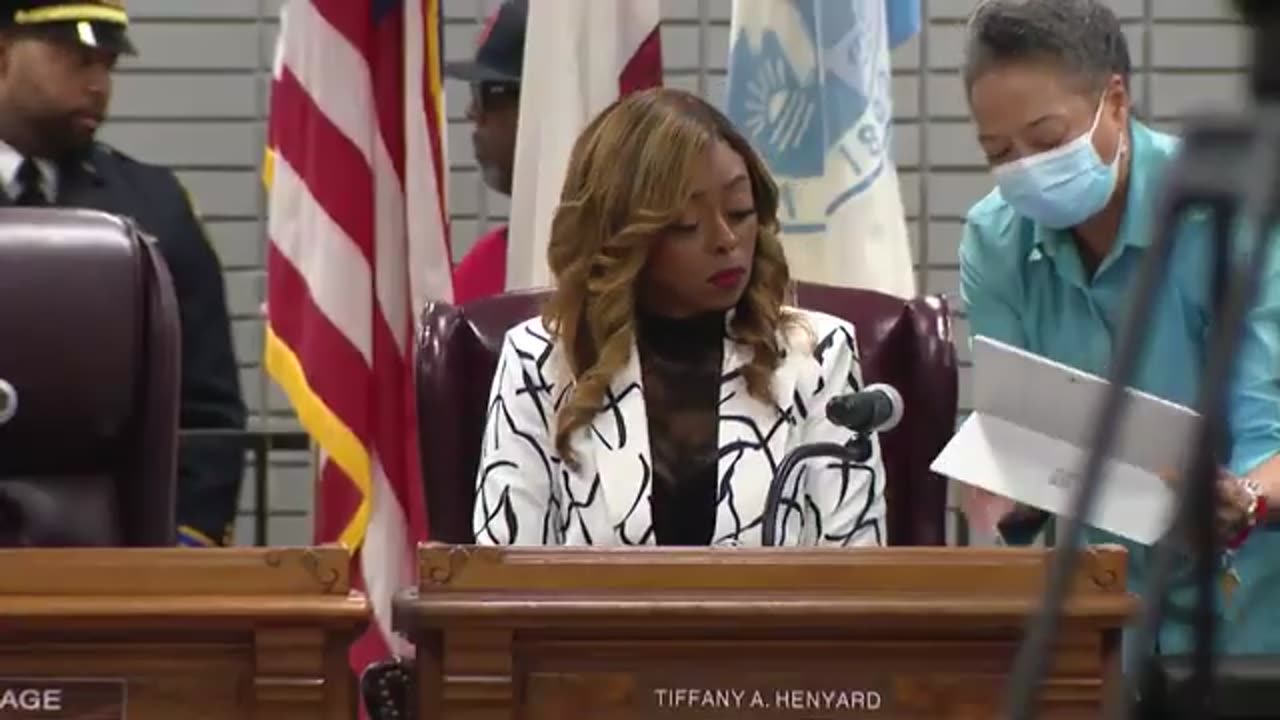 Dolton trustees: Henyard mismanagement may lead to layoffs | WGN News