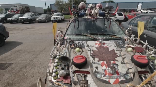 The BLING BLING CAR........ Pretty Cool!!!!!