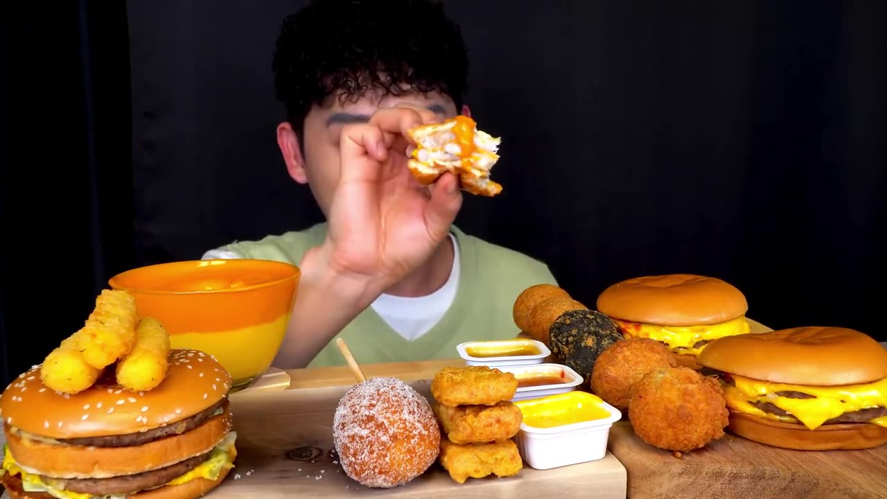 ASMR MUKBANG | Fried Chicken, steak, Amazing Burgers, kimchi Korean Food ASMR ! Dong is Eating